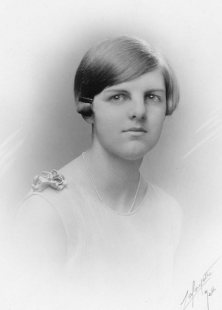 Margaret Constance Norris (Peggy) Beatty c1930. Photo by Lafayette, Melbourne